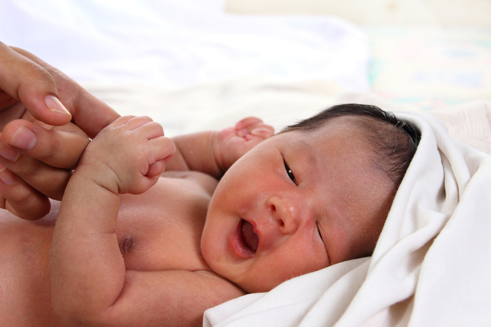 کنترل سر در نوزادان تازه متولد‌شده