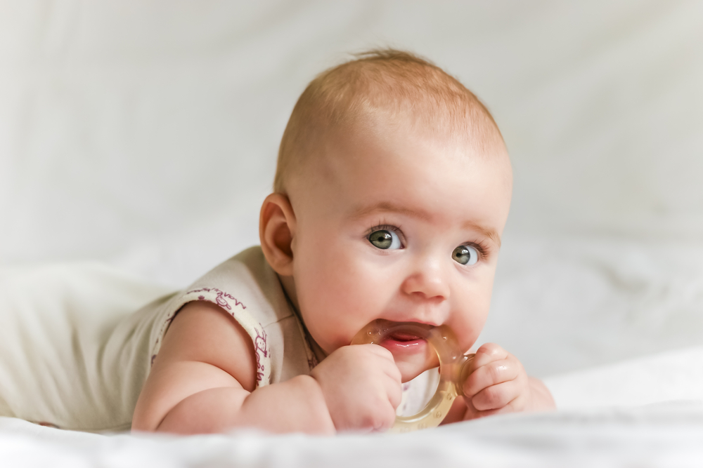 کنترل سر در نوزادان ۳ تا ۴ ماه