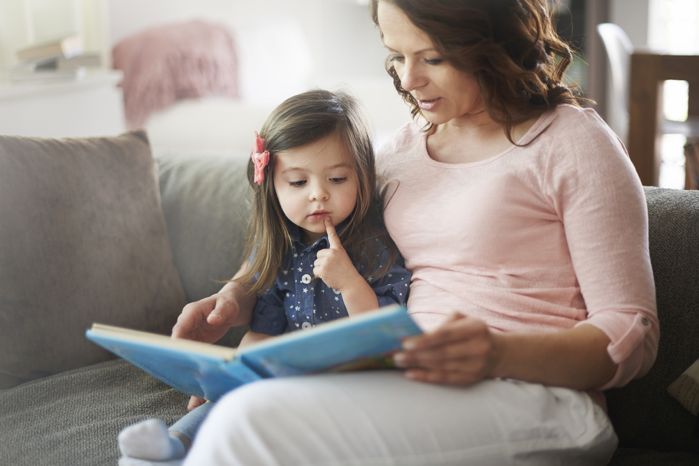 چگونه و کدام کتاب را برای کودک ۲ ساله خود بخوانیم؟