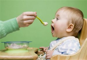 غذا خوردن کودک